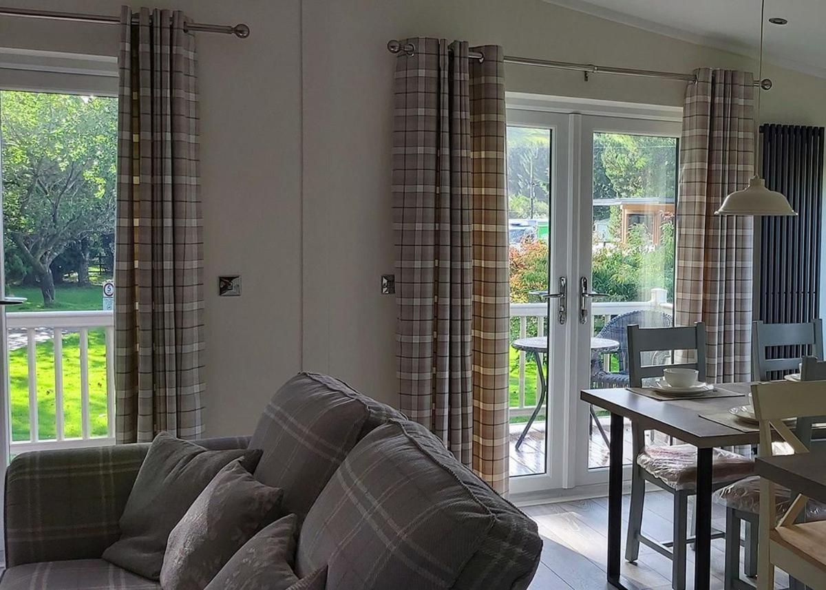 Riverview Lodges And Glamping Welshpool Eksteriør billede