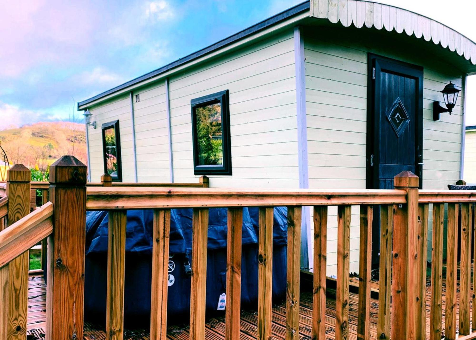 Riverview Lodges And Glamping Welshpool Eksteriør billede