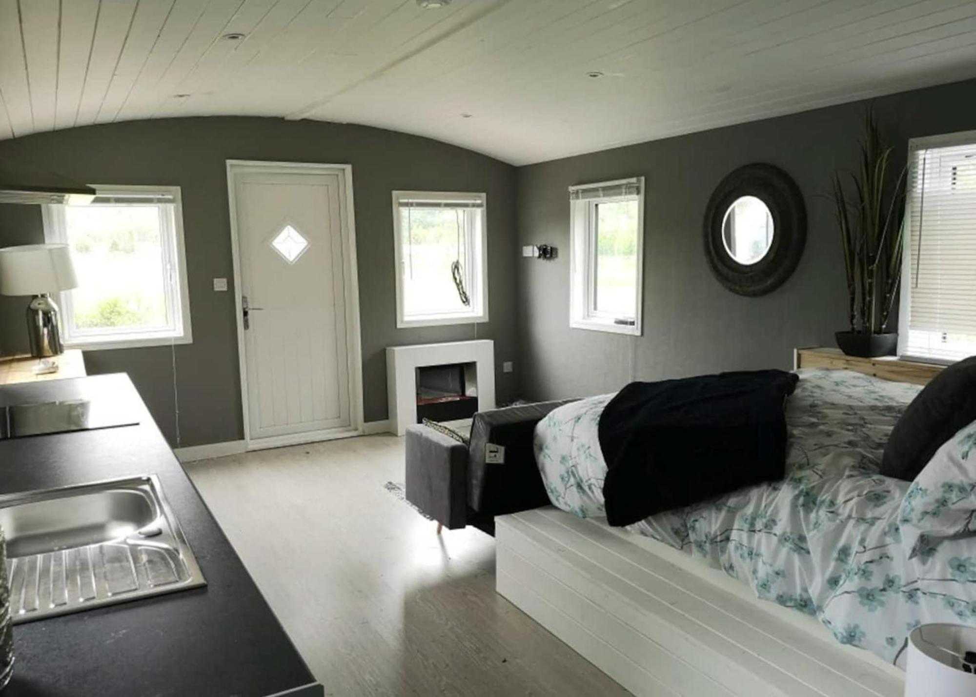 Riverview Lodges And Glamping Welshpool Eksteriør billede